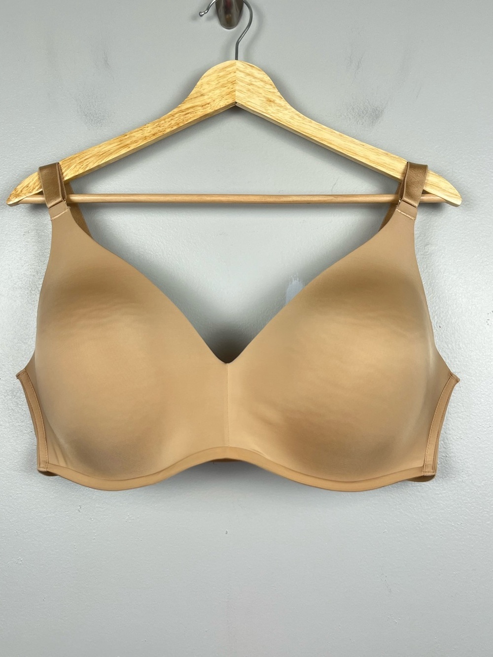 Soma beige Vanishing 360 Wireless lightly lined adjustable strap bra, 40DD.